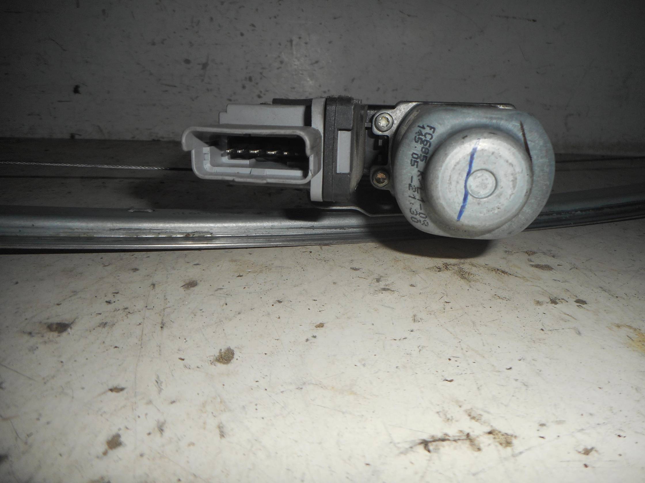 Alzacristallo elettr. porta ant. dx.